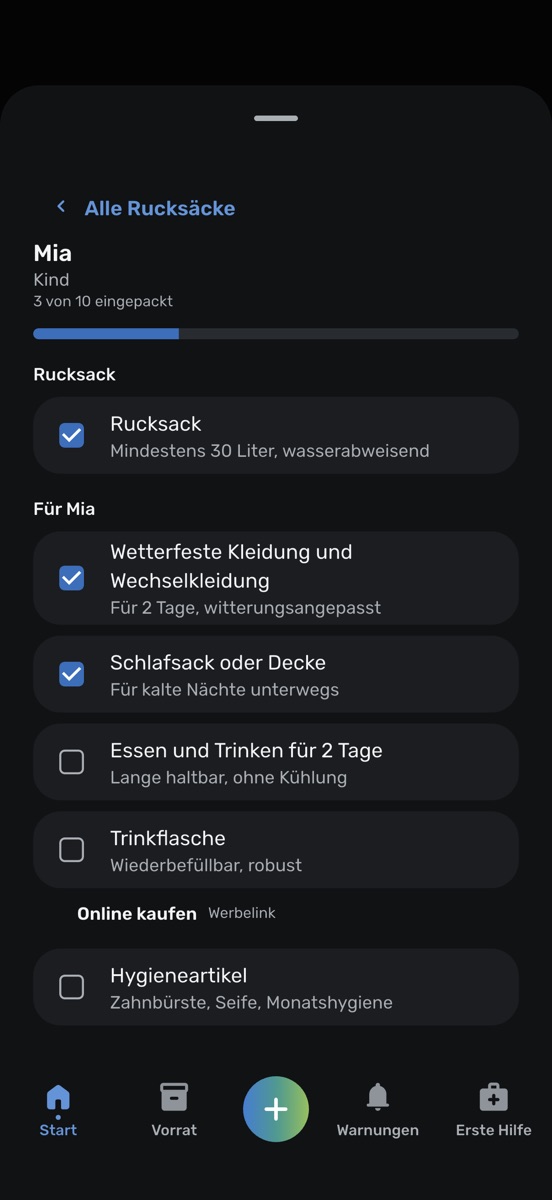 Packliste eines Haushaltsmitglieds in der App: der Rucksack selbst und die Gegenstände für diese Person, jeder mit einem Kästchen zum Abhaken